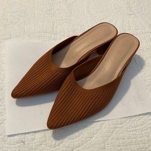 TIJN knit heeled mule shoes caramel brown size 8